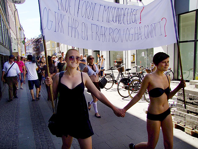 image/slutwalk_copenhagen-351.jpg