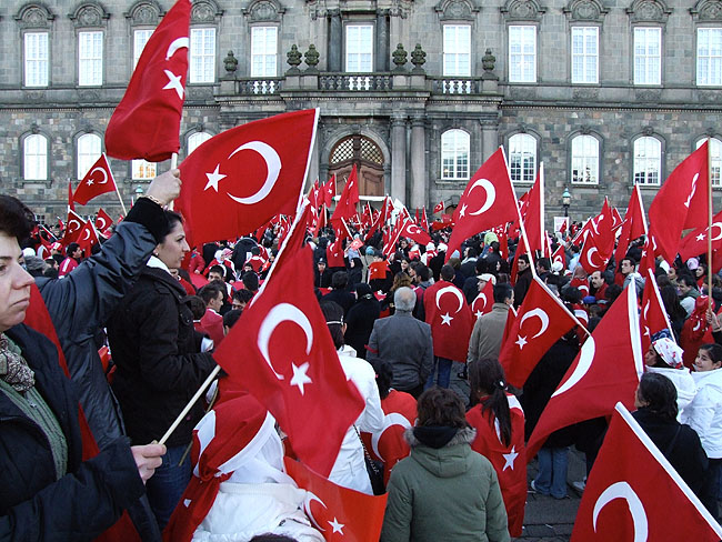 image/tyrkisk_demonstration-05.jpg