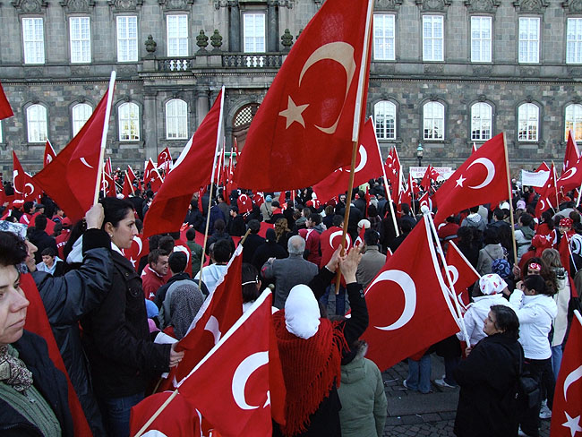 image/tyrkisk_demonstration-06.jpg