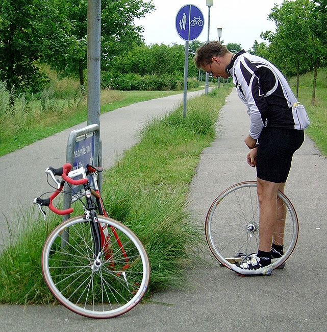 image/cyklist_punkteret-09.jpg