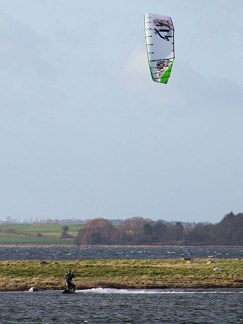 image/kitesurfer-840.jpg